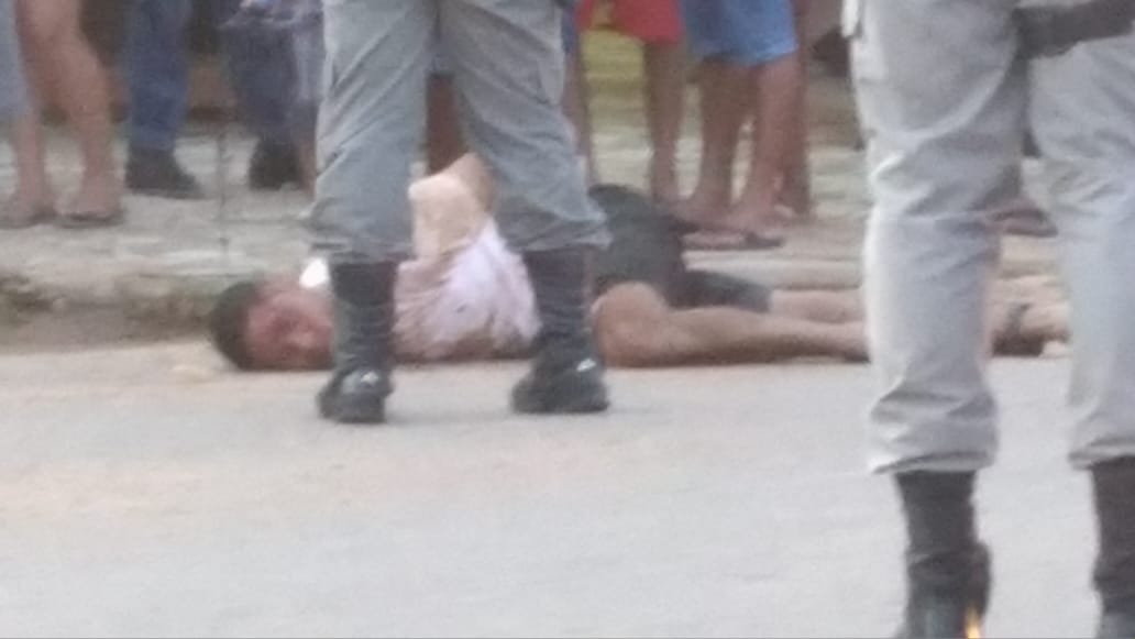 Vídeo: Homem tenta matar ex-mulher e quase é linchado em Sena Madureira
