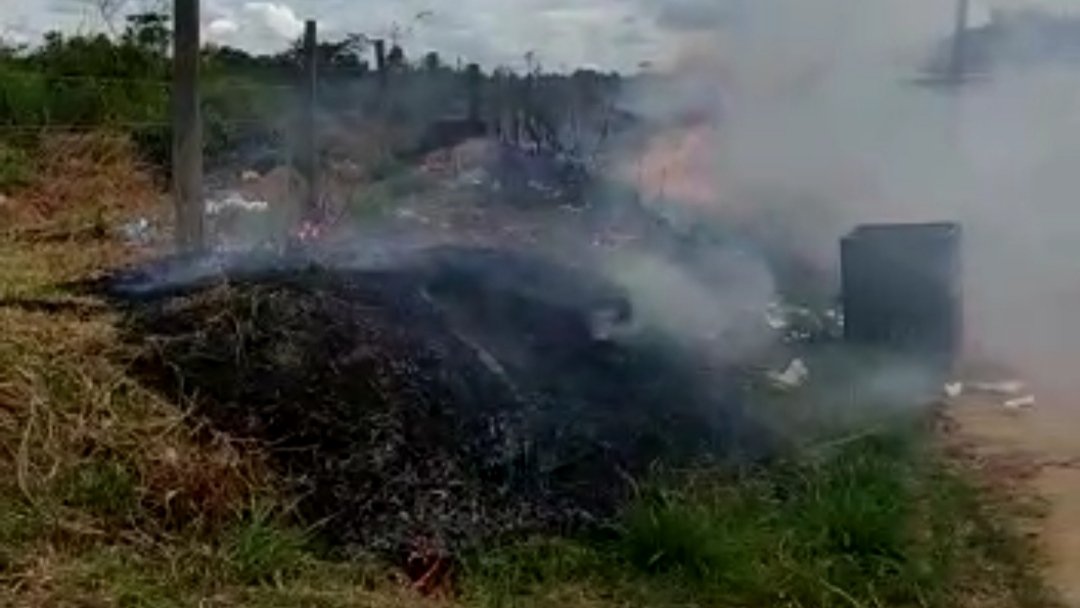 Vídeo: No Bairro Ana Vieira, foco de incêndio é registrado e moradores demonstram preocupação