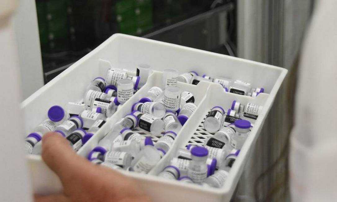 Pfizer e governo federal assinam contrato para mais 100 milhões de doses
