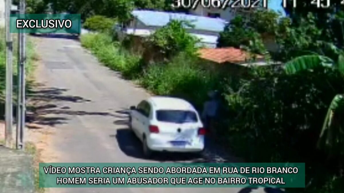 Vídeo: homem em carro branco aborda crianças e oferece carona em troca de sexo no Tropical