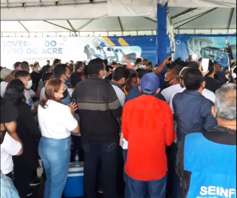 Comissionados da Prefeitura de Sena e Secretários largam postos de trabalho para participar de manifestação em Rio Branco