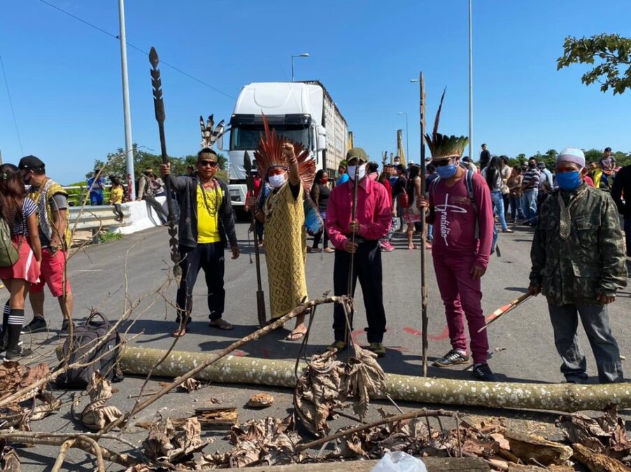 Indígenas fecham ponte em Feijó e fazem protesto contra ‘marco temporal’ e projeto que muda demarcação de terras
