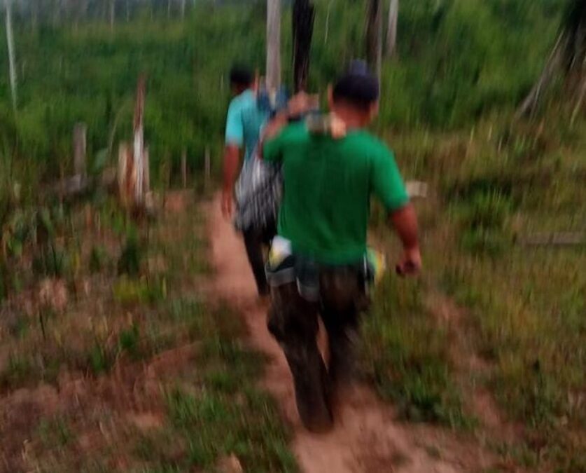 Homem sai para caçar, família estranha demora e o encontra morto em mata no interior do AC