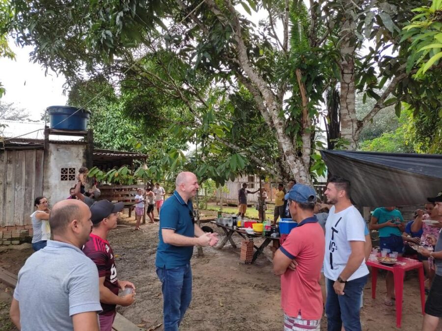Deputado Gehlen Diniz visita moradores da comunidade Cazumbá, Rio Caeté