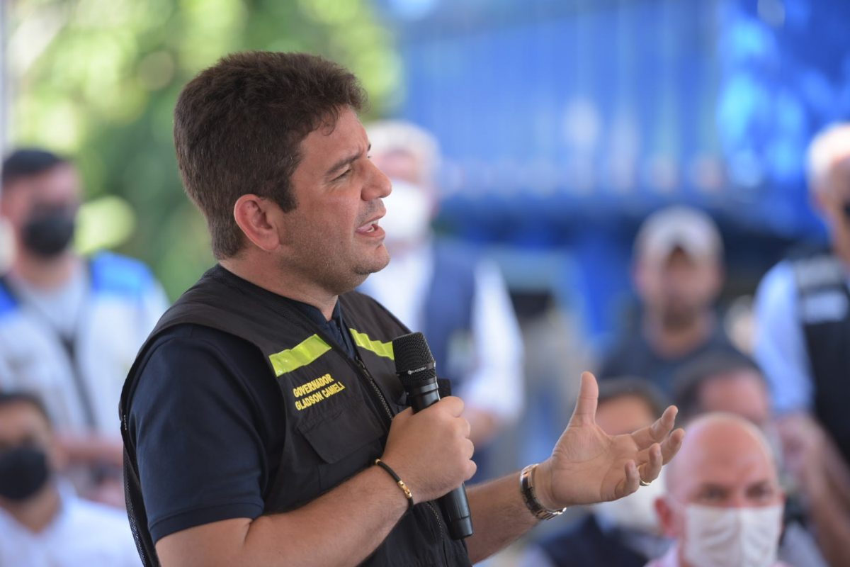 Governador ouve agricultores, entrega equipamentos, autoriza obras e diz que nunca vai abandonar Sena Madureira