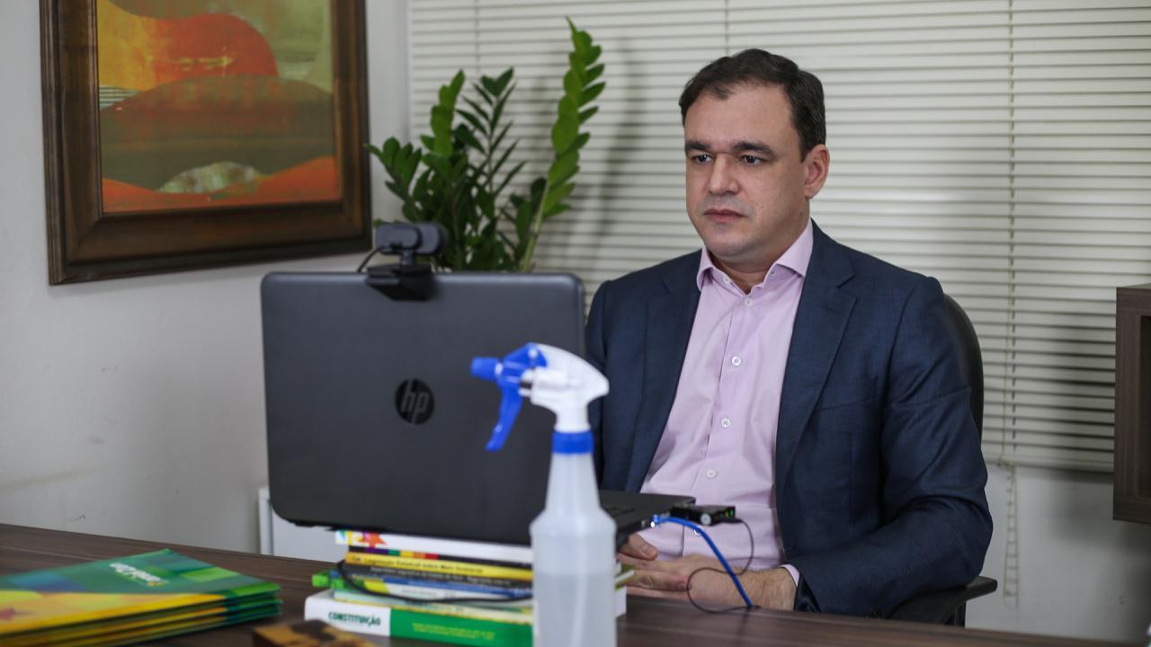 Daniel Zen cobra entrega de títulos definitivos, em Sena Madureira