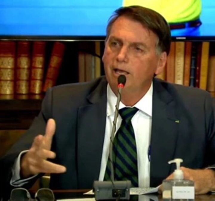 Bolsonaro usa vídeos antigos da internet e fake news como ‘prova’ de fraude na urna