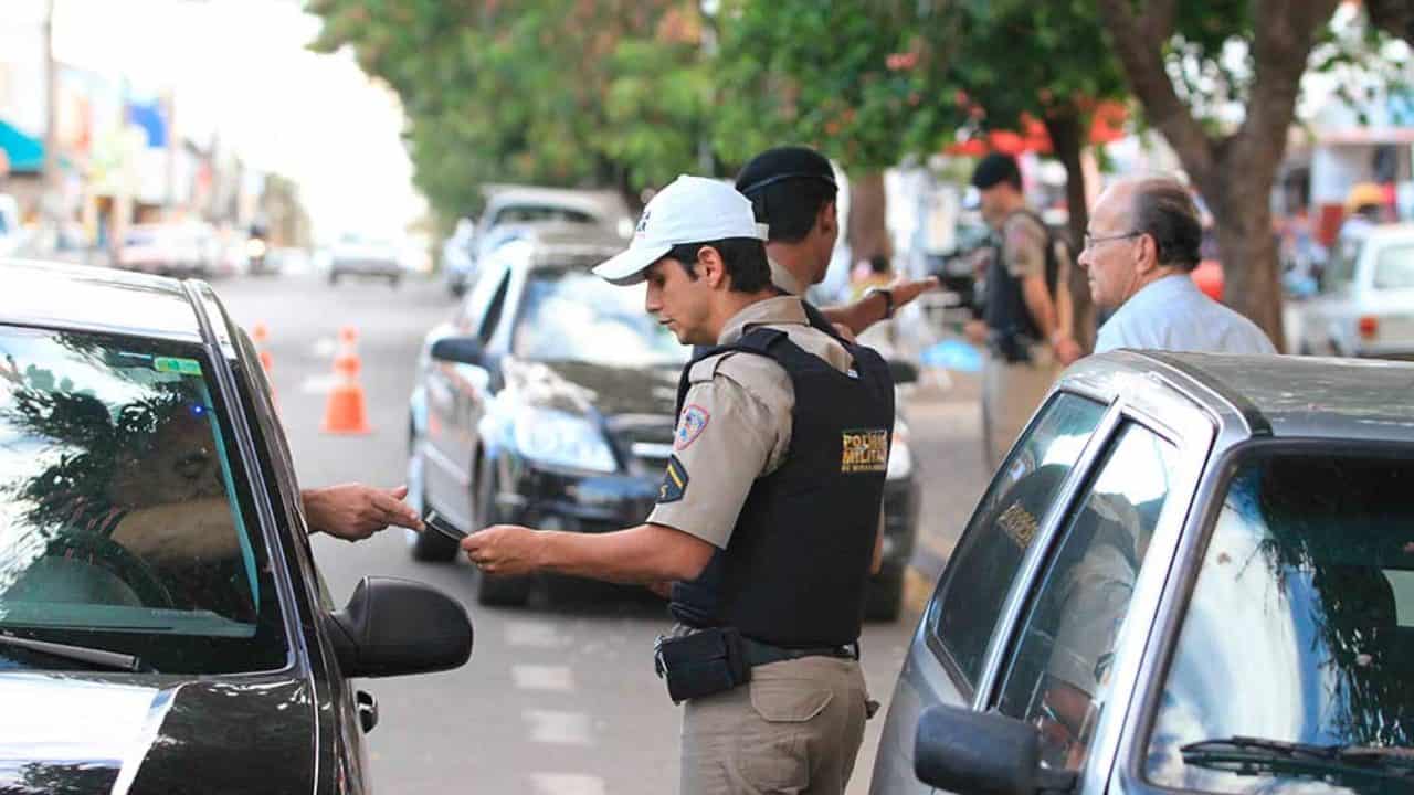 Lei que proíbe apreender ou reter veículos com IPVA atrasado entra em vigor