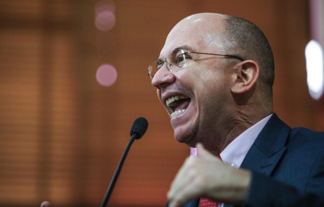 Gehlen diz que Gladson precisa abrir o olho e que alguns secretários querem prejudicá-lo: “Meia dúzia de inúteis”
