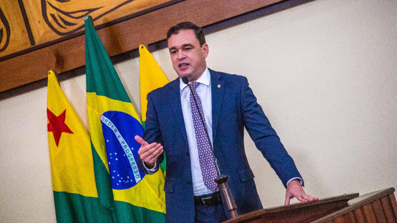 Daniel Zen apresenta anteprojetos para aumentar o valor das diárias do servidor estadual e organizar concursos publicos