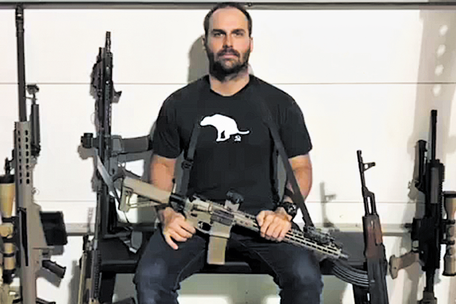 Em baixa: Eduardo Bolsonaro não consegue assinaturas para CPI das urnas eletrônicas