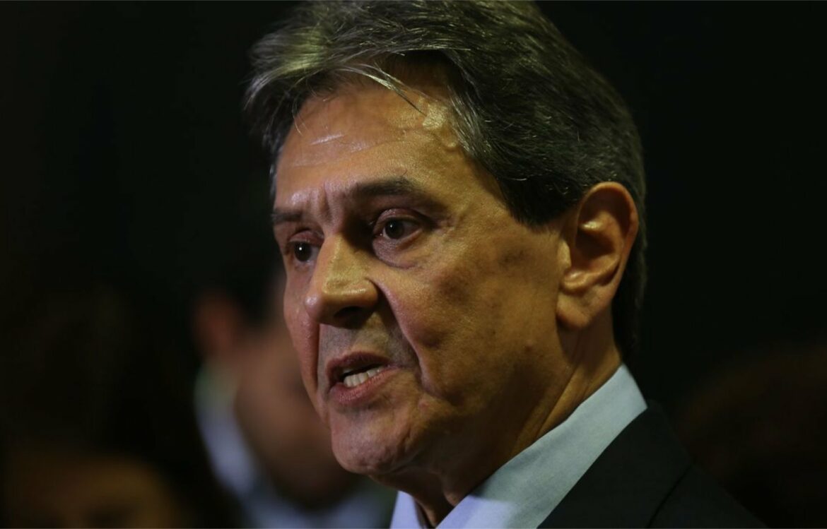Ex deputado Roberto Jefferson já está no presídio em Benfica no Rio