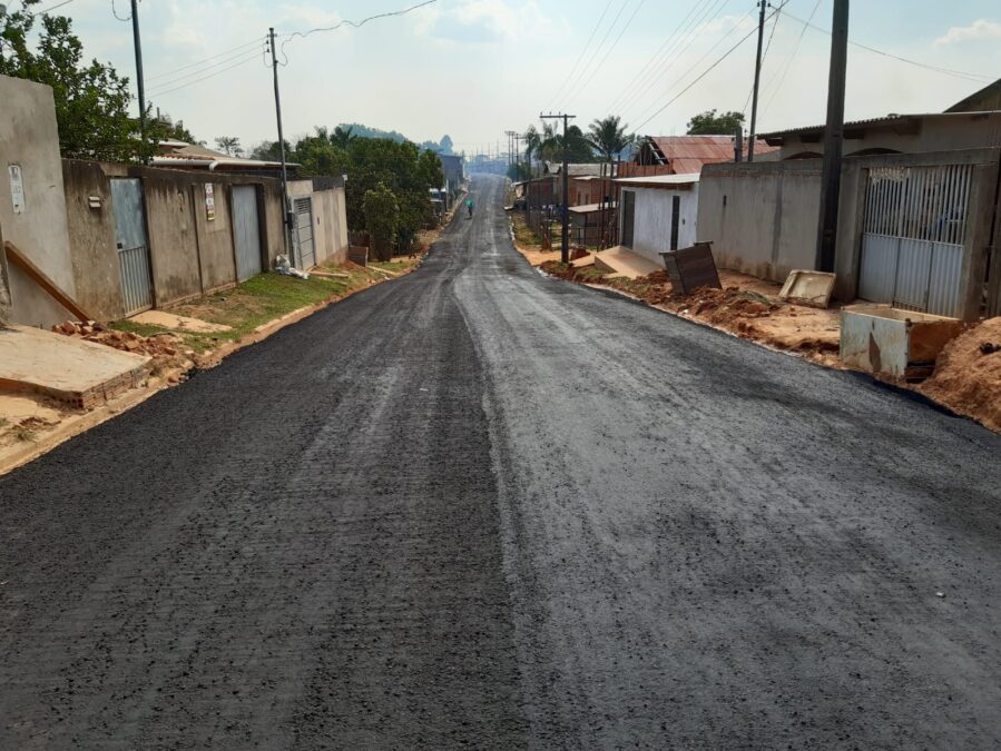 Investimentos: Convênio entre Governo do Estado e município de Sena garante pavimentação em rua do bairro Eugênio Areal