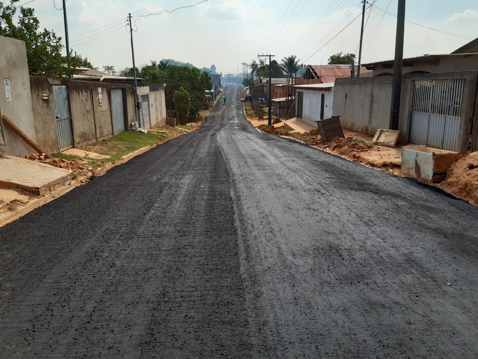 Investimentos: Convênio entre Governo do Estado e município de Sena garante pavimentação em rua do bairro Eugênio Areal