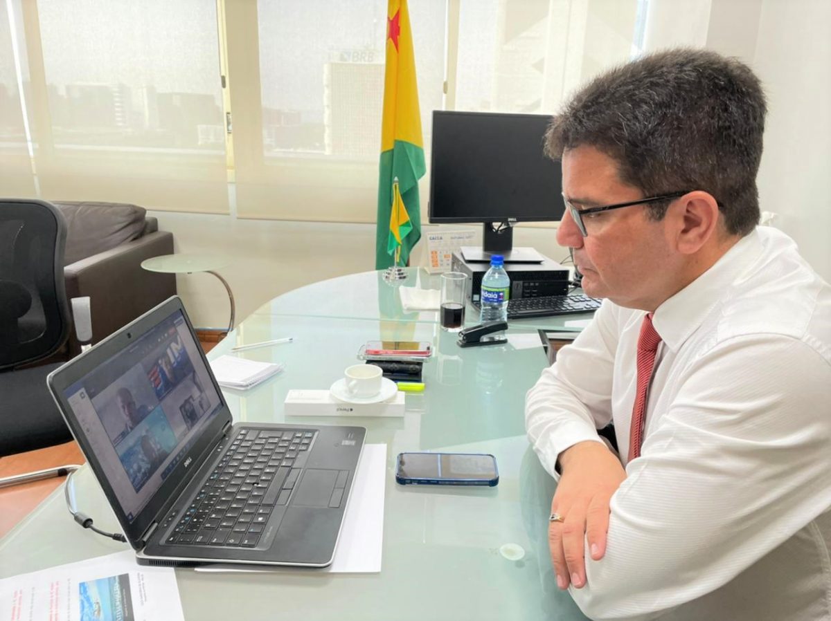 Governador acerta em Brasília a expansão da telefonia móvel para comunidades isoladas do Acre