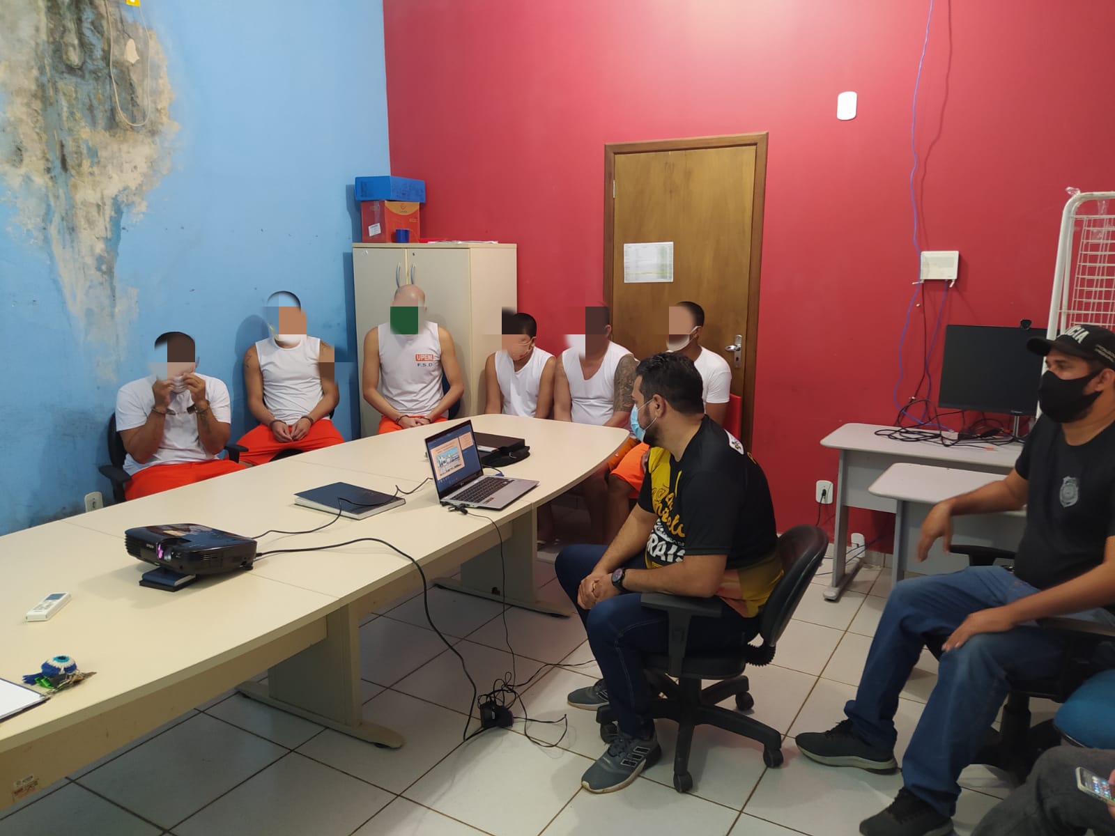 Reeducandos envolvidos em violência doméstica recebem palestra no presídio de Sena Madureira