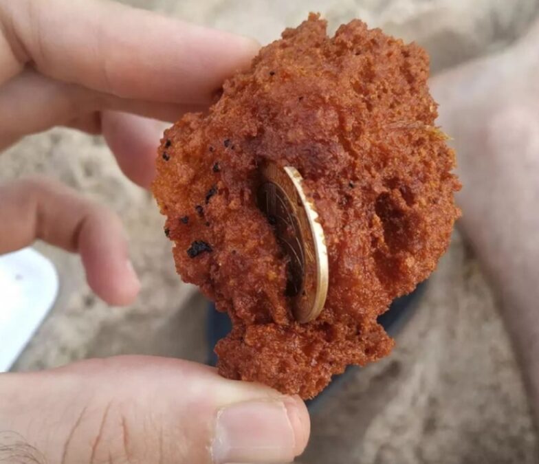 Moeda de R$ 1 é achada em bolinho de acarajé em praia na BA: ‘Para dar um charme ao prato’