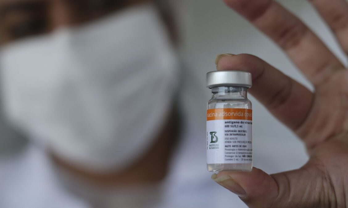 Ministério da Saúde prepara abandono da Coronavac a partir de 2022