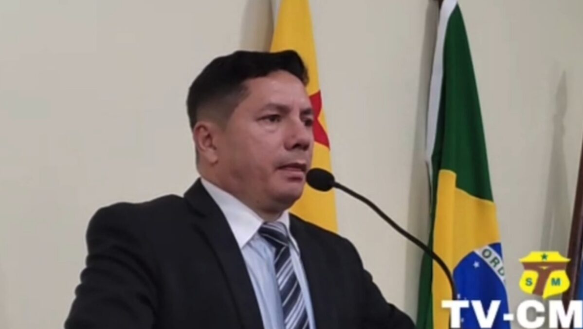 Vídeo: “Ainda bem que não trago minha pistola pra cá, senão já tinha dado um tiro nesse sino”, diz Dênis Araujo