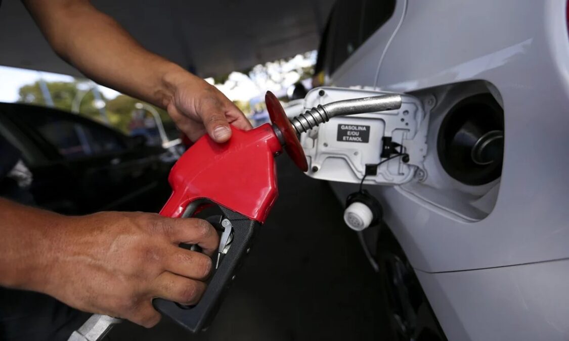 Petrobras anuncia corte de 3,1% no preço da gasolina