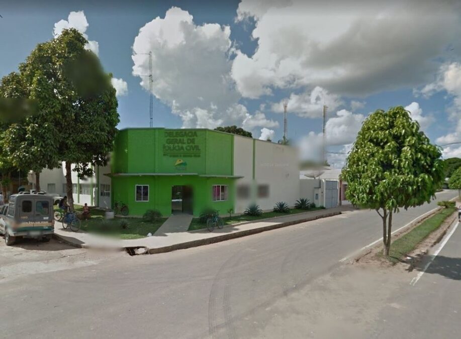 Homem é morto a tiros e golpes de faca em bar de cidade no interior do Acre e mulher fica ferida na perna