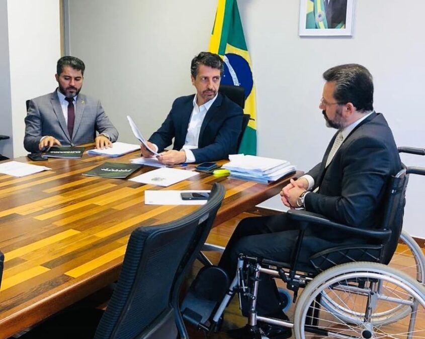 Alan Rick leva denúncia de moradores da RESEX Cazumbá-Iracema ao ministro do Meio Ambiente