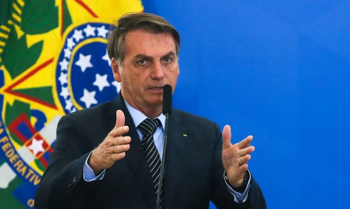 Jair Bolsonaro é internado e passa por exames em SP