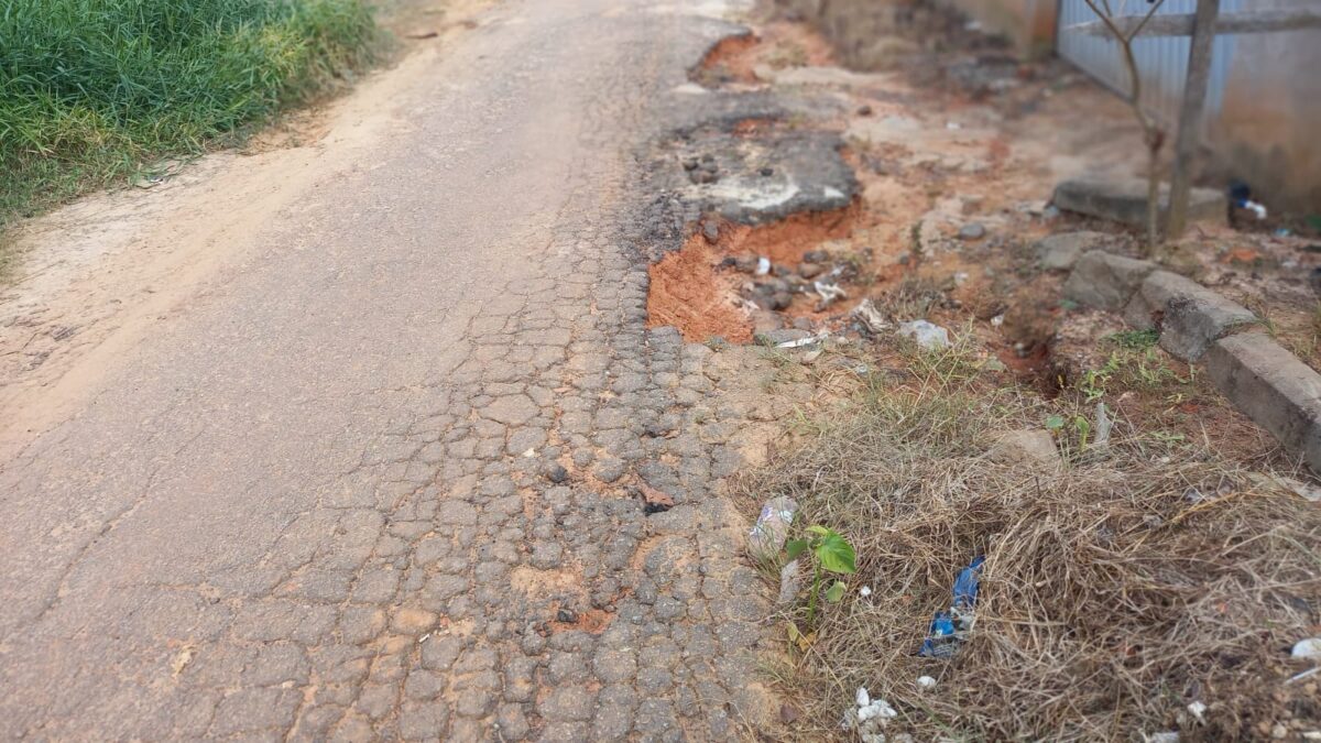 Moradores reclamam das péssimas condições da rua Santa Helena, em Sena Madureira
