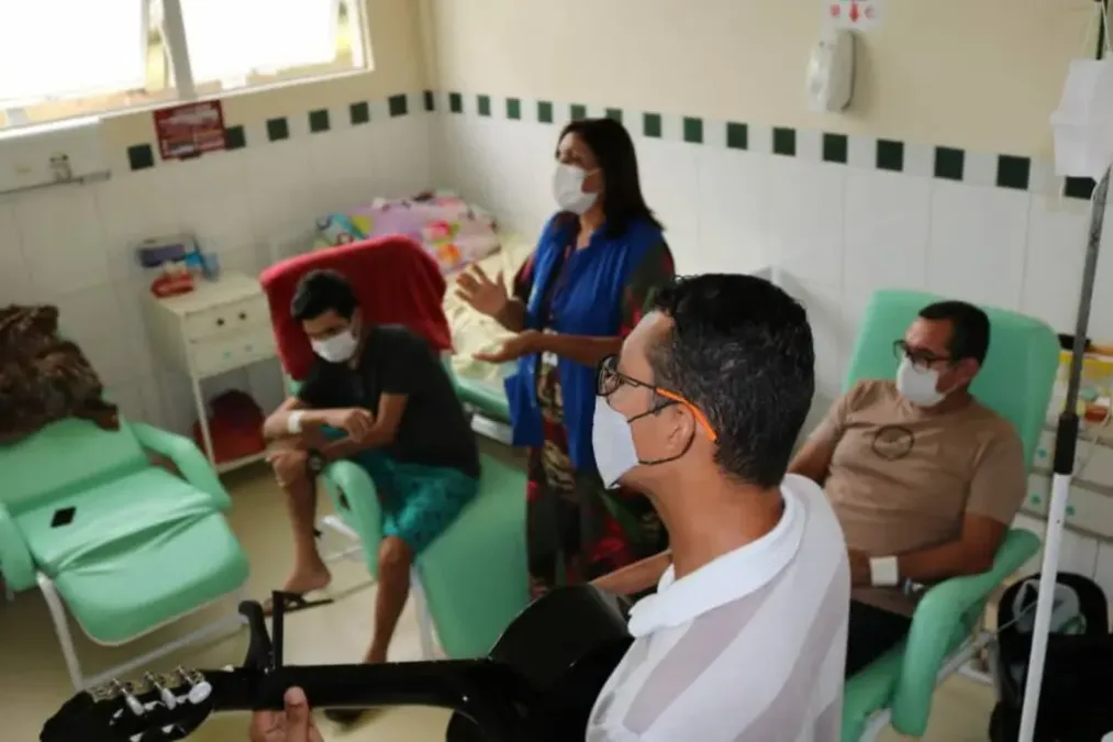 Fundhacre oferece musicoterapia para pacientes internados