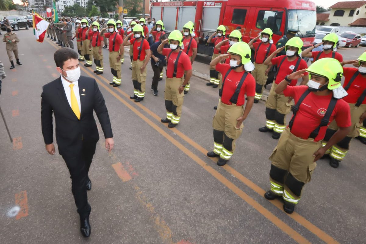 Em solenidade de promoção de militares, Gladson Cameli anuncia concurso público para o Corpo de Bombeiros