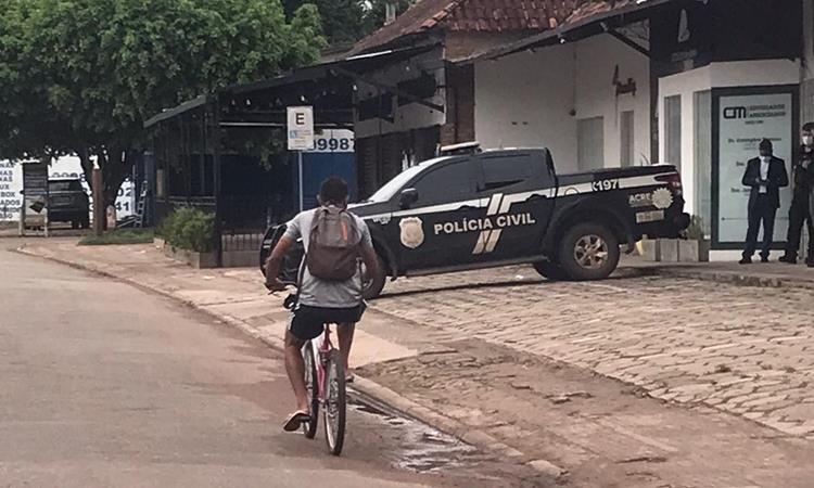 Polícia realiza operação na casa de ex-procurador do Estado e ex-presidente da OAB em Rio Branco