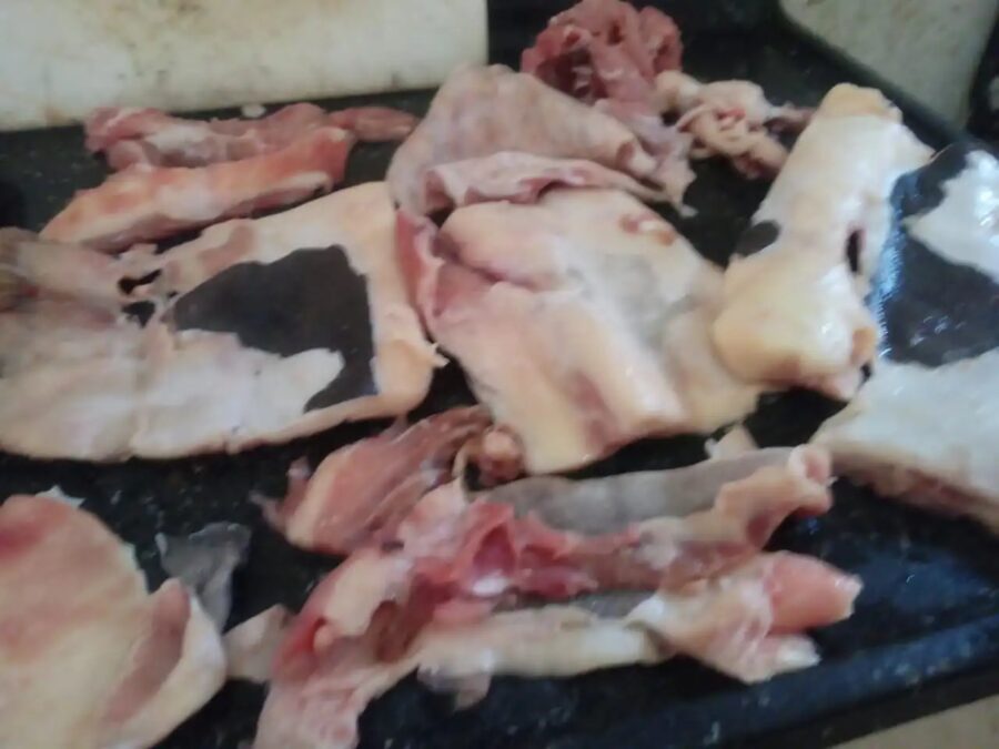 Açougueiro é denunciado por vender pele como carne de peixe em Rio Branco