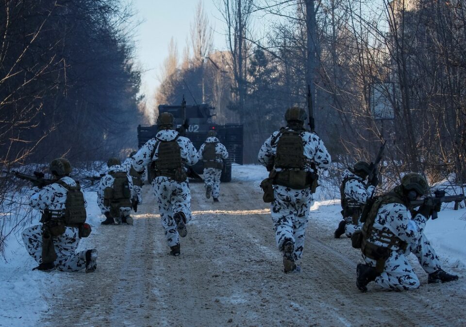Russos tomam a região de Chernobyl, onde há um depósito de resíduos nucleares