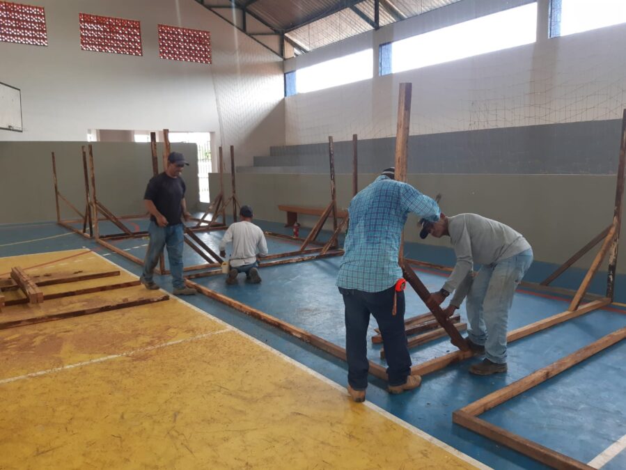 Em Sena construção de abrigos é iniciada para receber famílias desalojadas pela cheia do Rio Iaco