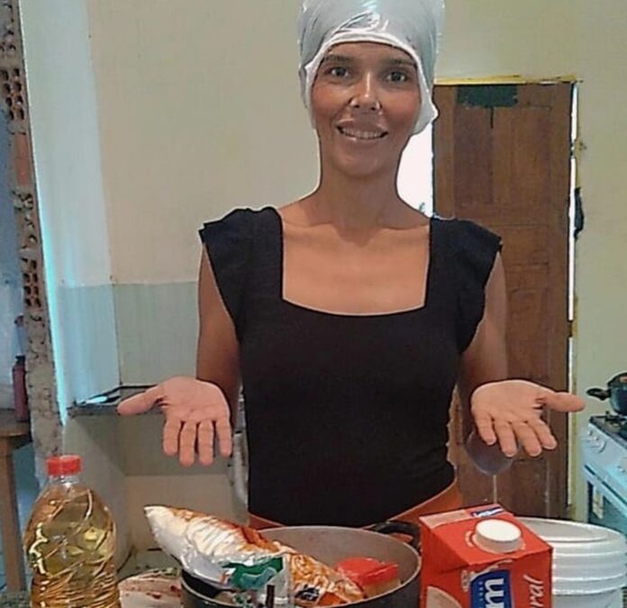 Mulher começa a vender bolinhos de chuva no AC após passar necessidade com os filhos: ‘dormia com fome’
