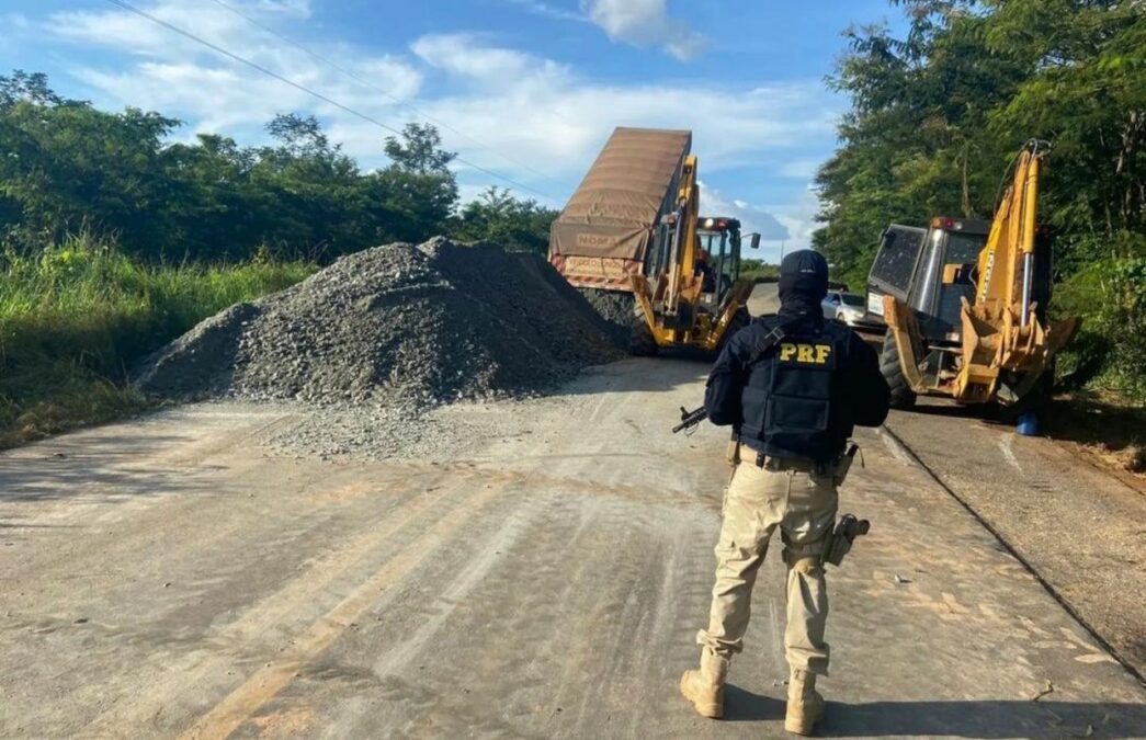 BR-364 após Porto Velho é interditada novamente para conclusão de elevação do trecho inundado