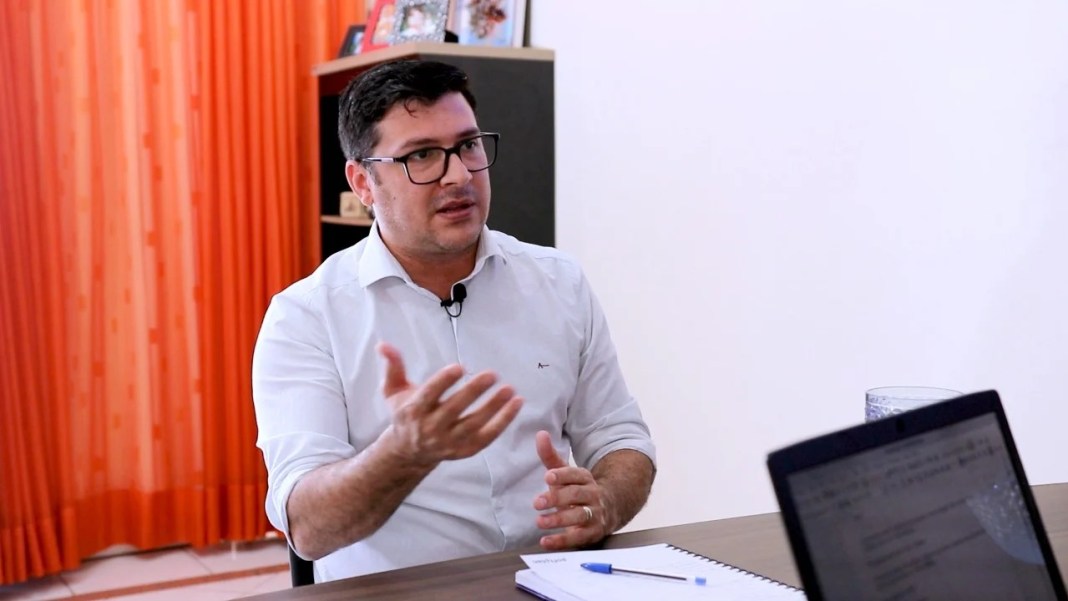 Cirleudo Alencar está entre os secretários mais bem avaliados da gestão Cameli, aponta colunista