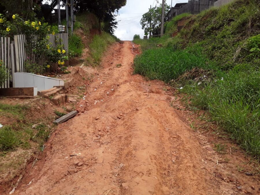 Moradores denunciam situação de abandono na Rua Hermano Alves, em Sena Madureira