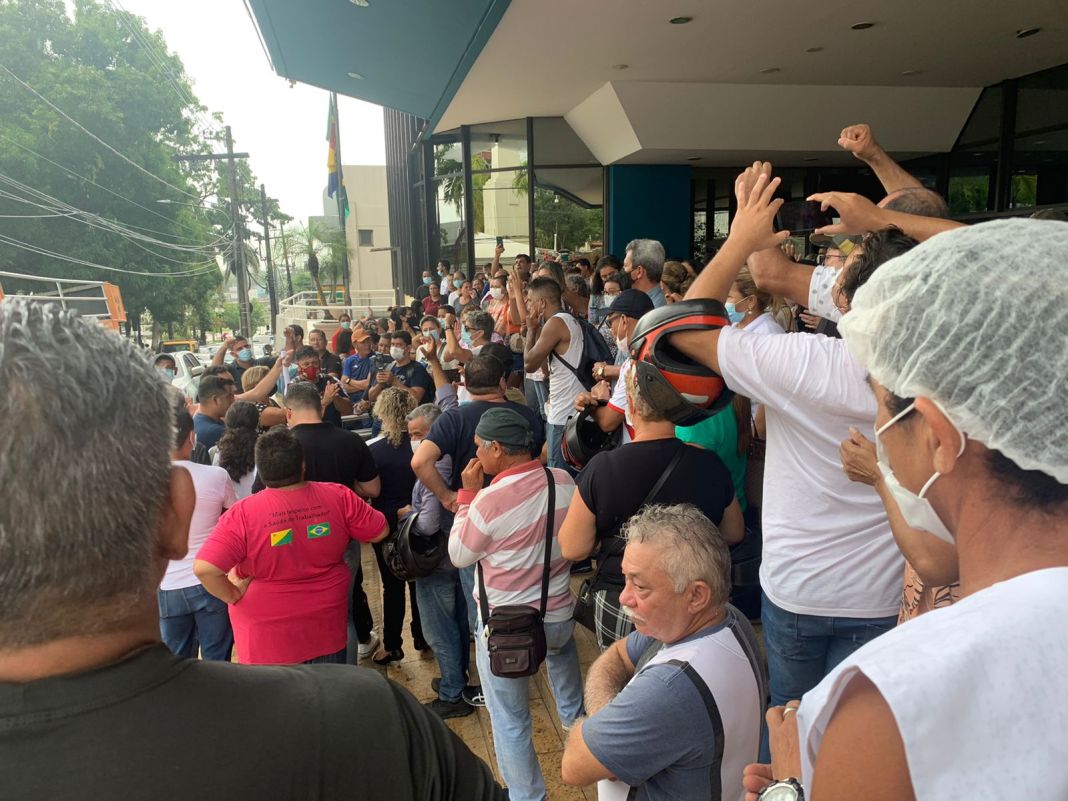 Governo sinaliza com pagamento de auxílios, porém greve da Saúde continua no Acre