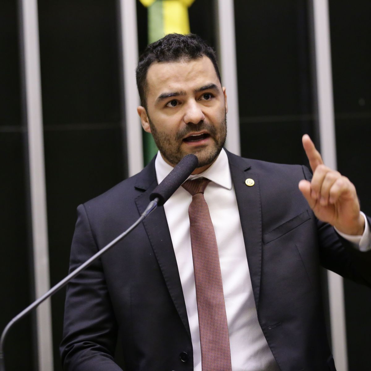 Podemos desfilia Arthur do Val, que anuncia saída de MBL