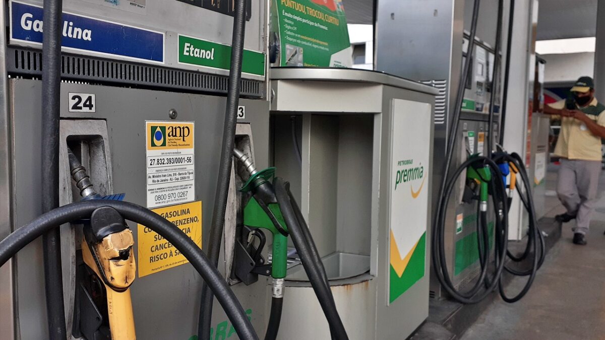 Em fevereiro, gasolina ficou 1,37% mais cara no Acre