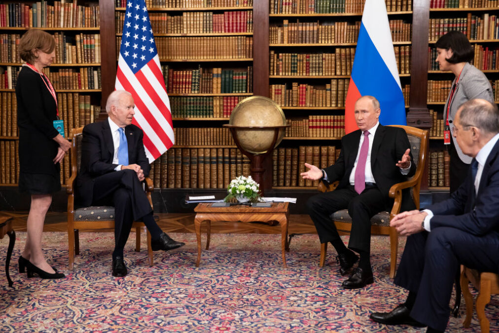 Biden chama Putin de “criminoso de guerra”; Kremlin diz que fala é “inaceitável”