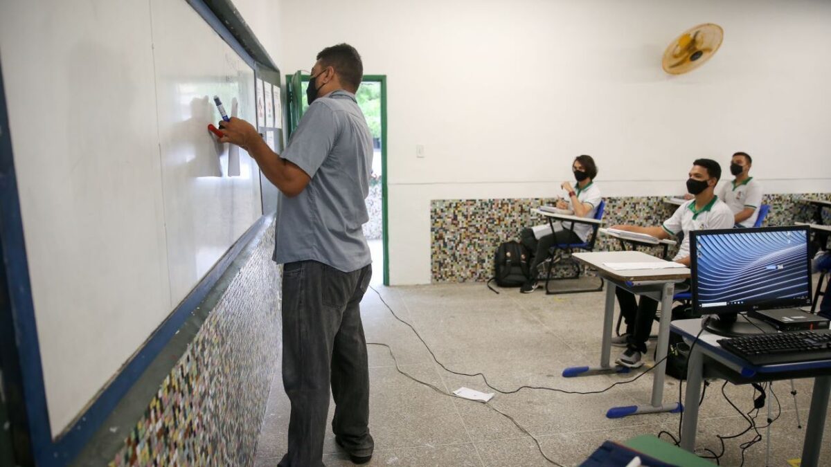 Remuneração de professor no Ceará será de R$ 5.413,18 até R$ 15.348,17, confira