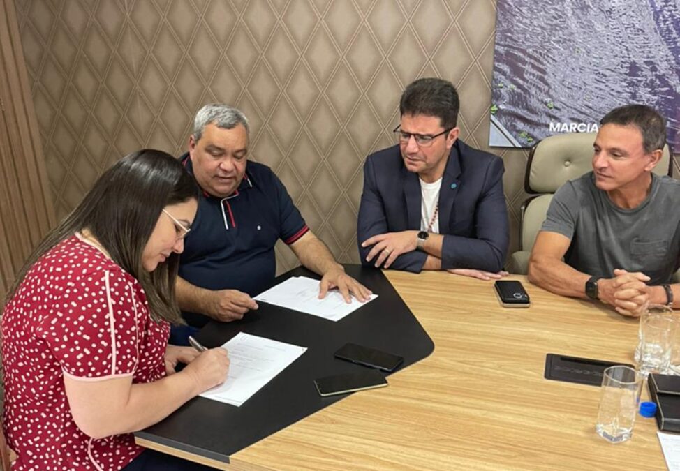 Ao lado de Gladson e Bittar, Mazinho e Meire Serafim se desfiliam do MDB
