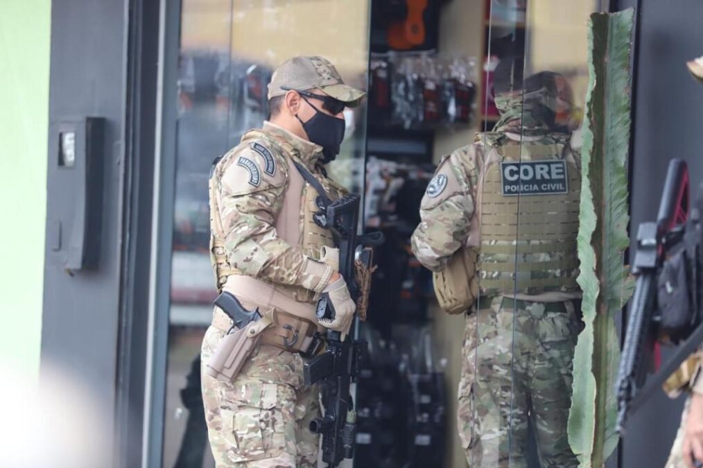 Polícia cumpre 14 mandados contra Transpérola, Casa dos Sócios e loja Nutri Muscle