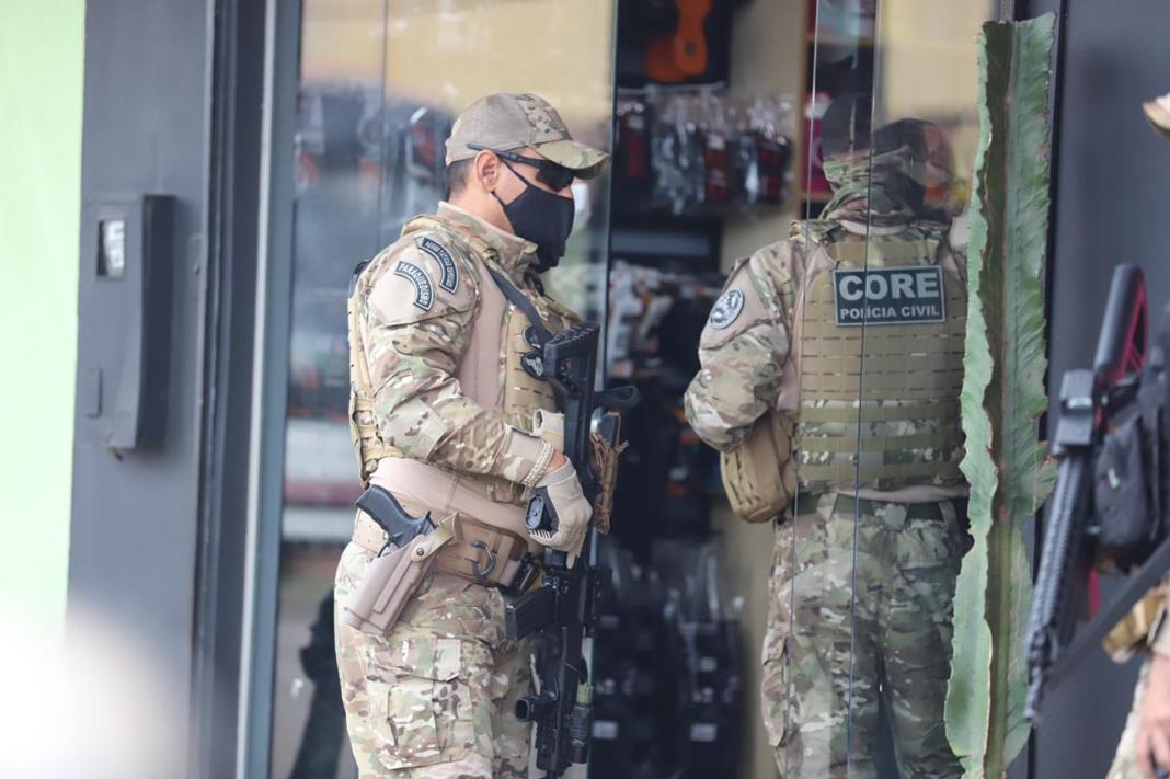 Polícia cumpre 14 mandados contra Transpérola, Casa dos Sócios e loja Nutri Muscle
