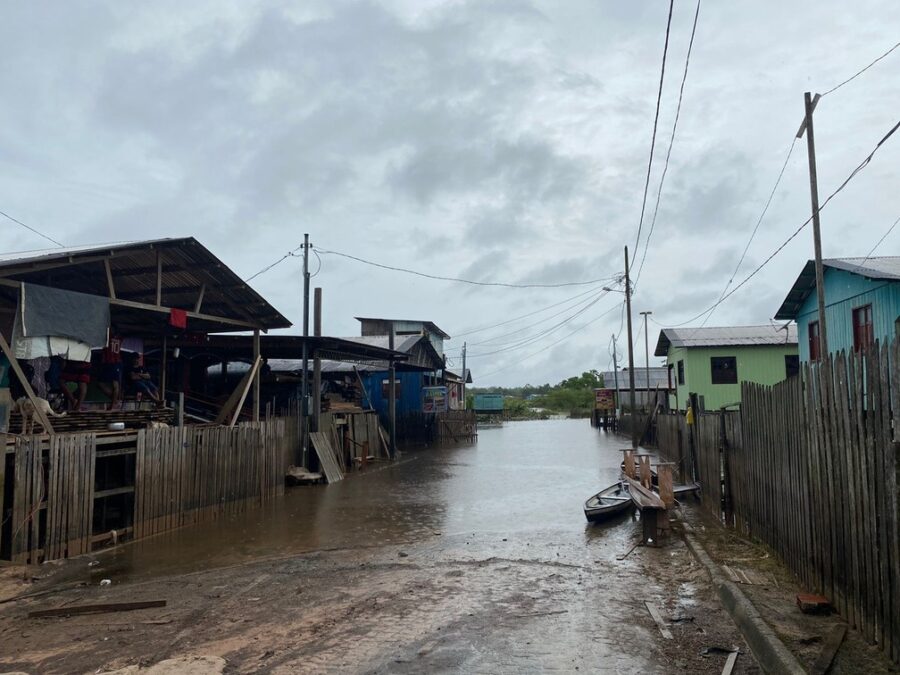 Rio Juruá sai da cota de transbordo, mas ainda desabriga cerca de 500 pessoas em Cruzeiro do Sul