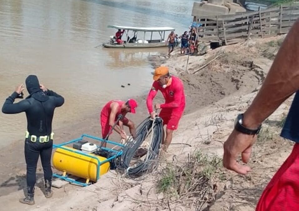 Em Sena criança de 10 anos cai e desaparece nas águas do Rio Iaco