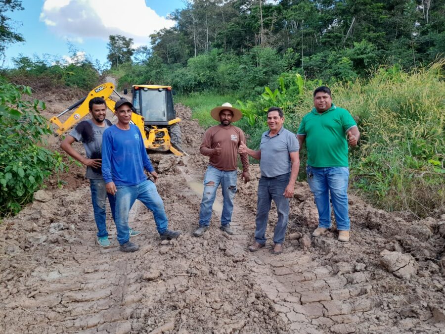 Prefeito de Manoel Urbano Toscano Velozo acompanha trabalho de reabertura de ramais do município